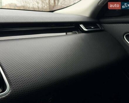 Чорний Ленд Ровер Рендж Ровер Велар, об'ємом двигуна 2 л та пробігом 95 тис. км за 40000 $, фото 76 на Automoto.ua