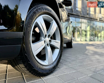 Чорний Ленд Ровер Рендж Ровер Велар, об'ємом двигуна 2 л та пробігом 105 тис. км за 32000 $, фото 3 на Automoto.ua