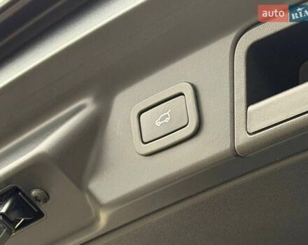 Чорний Ленд Ровер Рендж Ровер Велар, об'ємом двигуна 2 л та пробігом 95 тис. км за 40000 $, фото 38 на Automoto.ua
