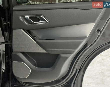 Черный Ленд Ровер Рендж Ровер Велар, объемом двигателя 2 л и пробегом 56 тыс. км за 37900 $, фото 33 на Automoto.ua