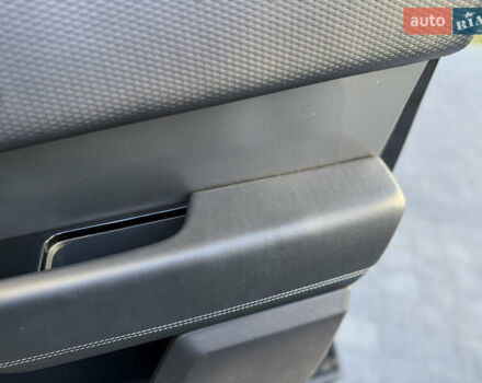 Чорний Ленд Ровер Рендж Ровер Велар, об'ємом двигуна 2 л та пробігом 105 тис. км за 32000 $, фото 61 на Automoto.ua