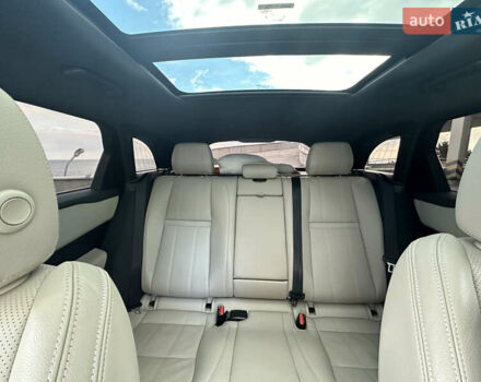 Чорний Ленд Ровер Рендж Ровер Велар, об'ємом двигуна 2 л та пробігом 123 тис. км за 35500 $, фото 6 на Automoto.ua