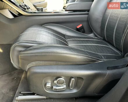 Чорний Ленд Ровер Рендж Ровер Велар, об'ємом двигуна 3 л та пробігом 84 тис. км за 41666 $, фото 12 на Automoto.ua