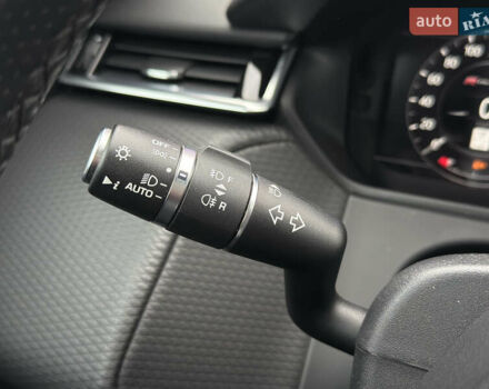 Черный Ленд Ровер Рендж Ровер Велар, объемом двигателя 2 л и пробегом 56 тыс. км за 37900 $, фото 51 на Automoto.ua