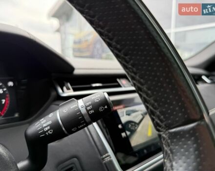 Чорний Ленд Ровер Рендж Ровер Велар, об'ємом двигуна 2 л та пробігом 107 тис. км за 35500 $, фото 29 на Automoto.ua