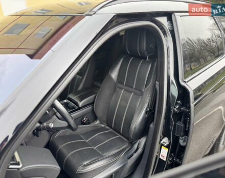 Черный Ленд Ровер Рендж Ровер Велар, объемом двигателя 2 л и пробегом 113 тыс. км за 38999 $, фото 10 на Automoto.ua