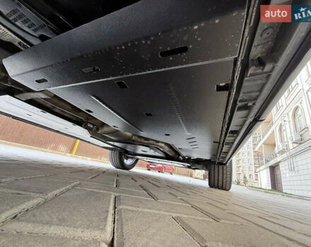 Черный Ленд Ровер Рендж Ровер Велар, объемом двигателя 2 л и пробегом 90 тыс. км за 39999 $, фото 37 на Automoto.ua