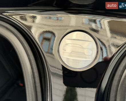 Черный Ленд Ровер Рендж Ровер Велар, объемом двигателя 2 л и пробегом 90 тыс. км за 39999 $, фото 46 на Automoto.ua