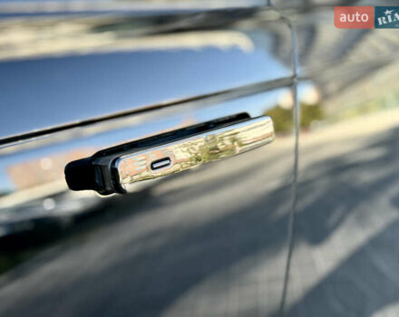 Чорний Ленд Ровер Рендж Ровер Велар, об'ємом двигуна 2 л та пробігом 105 тис. км за 33500 $, фото 15 на Automoto.ua