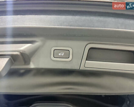 Черный Ленд Ровер Рендж Ровер Велар, объемом двигателя 2 л и пробегом 90 тыс. км за 39999 $, фото 28 на Automoto.ua