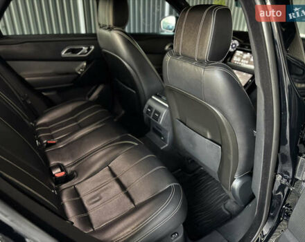 Черный Ленд Ровер Рендж Ровер Велар, объемом двигателя 2 л и пробегом 112 тыс. км за 39999 $, фото 9 на Automoto.ua