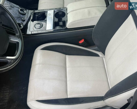 Черный Ленд Ровер Рендж Ровер Велар, объемом двигателя 3 л и пробегом 133 тыс. км за 22100 $, фото 11 на Automoto.ua