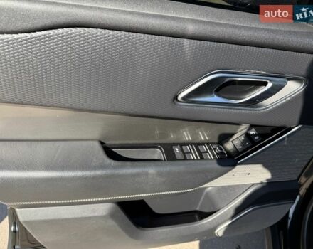 Чорний Ленд Ровер Рендж Ровер Велар, об'ємом двигуна 3 л та пробігом 175 тис. км за 29800 $, фото 15 на Automoto.ua