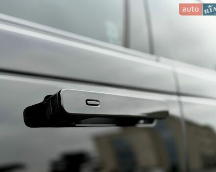 Черный Ленд Ровер Рендж Ровер Велар, объемом двигателя 2 л и пробегом 60 тыс. км за 39500 $, фото 15 на Automoto.ua