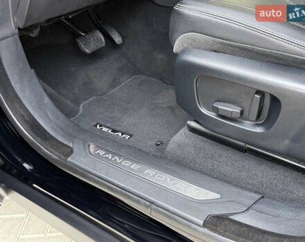 Черный Ленд Ровер Рендж Ровер Велар, объемом двигателя 2 л и пробегом 90 тыс. км за 39999 $, фото 99 на Automoto.ua