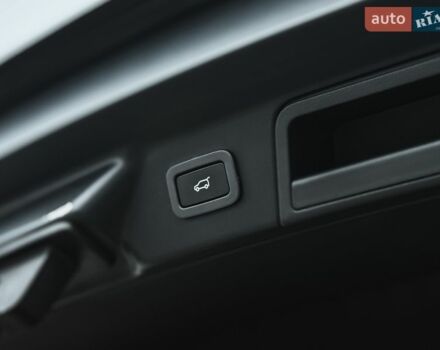 Черный Ленд Ровер Рендж Ровер Велар, объемом двигателя 2 л и пробегом 136 тыс. км за 53000 $, фото 52 на Automoto.ua