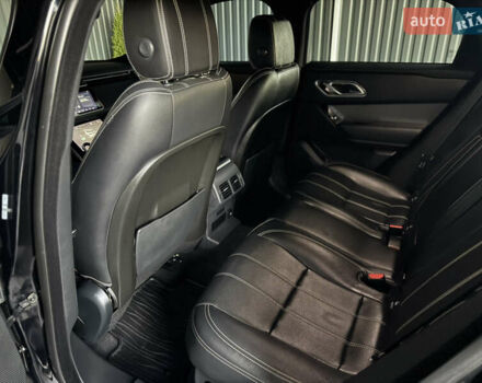 Черный Ленд Ровер Рендж Ровер Велар, объемом двигателя 2 л и пробегом 112 тыс. км за 39999 $, фото 12 на Automoto.ua