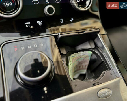 Черный Ленд Ровер Рендж Ровер Велар, объемом двигателя 2 л и пробегом 90 тыс. км за 39999 $, фото 82 на Automoto.ua