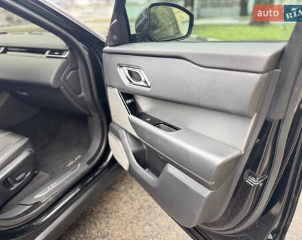 Черный Ленд Ровер Рендж Ровер Велар, объемом двигателя 2 л и пробегом 113 тыс. км за 38999 $, фото 16 на Automoto.ua