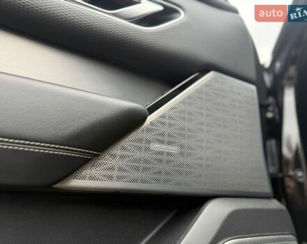 Черный Ленд Ровер Рендж Ровер Велар, объемом двигателя 2 л и пробегом 60 тыс. км за 39500 $, фото 28 на Automoto.ua