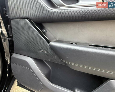 Черный Ленд Ровер Рендж Ровер Велар, объемом двигателя 2 л и пробегом 90 тыс. км за 39999 $, фото 53 на Automoto.ua