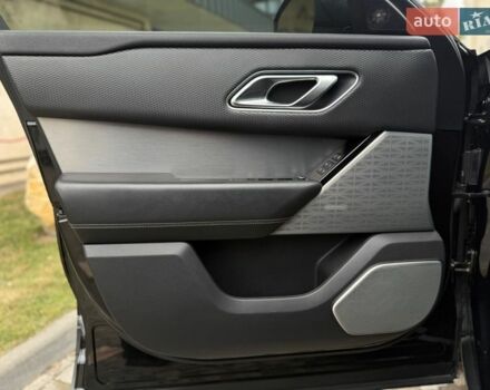 Черный Ленд Ровер Рендж Ровер Велар, объемом двигателя 2 л и пробегом 60 тыс. км за 39500 $, фото 26 на Automoto.ua