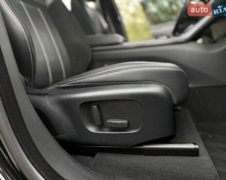 Черный Ленд Ровер Рендж Ровер Велар, объемом двигателя 2 л и пробегом 60 тыс. км за 39500 $, фото 69 на Automoto.ua