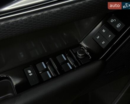 Черный Ленд Ровер Рендж Ровер Велар, объемом двигателя 2 л и пробегом 58 тыс. км за 37999 $, фото 29 на Automoto.ua
