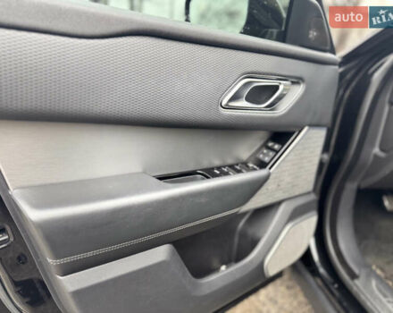 Черный Ленд Ровер Рендж Ровер Велар, объемом двигателя 2 л и пробегом 113 тыс. км за 38999 $, фото 11 на Automoto.ua