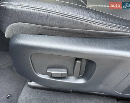 Черный Ленд Ровер Рендж Ровер Велар, объемом двигателя 2 л и пробегом 90 тыс. км за 39999 $, фото 95 на Automoto.ua