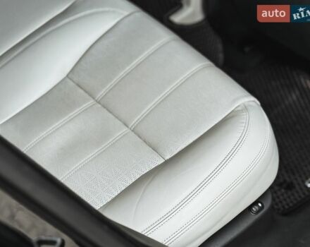 Черный Ленд Ровер Рендж Ровер Велар, объемом двигателя 2 л и пробегом 136 тыс. км за 53000 $, фото 42 на Automoto.ua