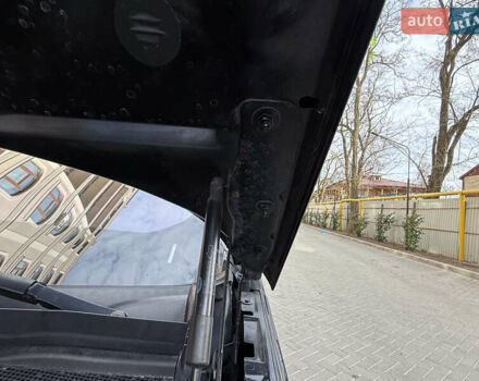 Черный Ленд Ровер Рендж Ровер Велар, объемом двигателя 2 л и пробегом 90 тыс. км за 39999 $, фото 41 на Automoto.ua