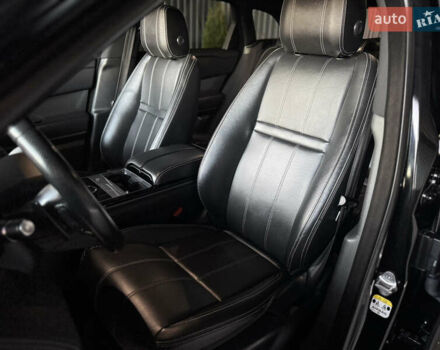 Черный Ленд Ровер Рендж Ровер Велар, объемом двигателя 2 л и пробегом 112 тыс. км за 39999 $, фото 13 на Automoto.ua