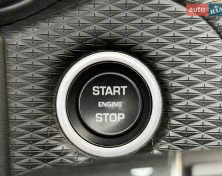 Черный Ленд Ровер Рендж Ровер Велар, объемом двигателя 2 л и пробегом 90 тыс. км за 39999 $, фото 86 на Automoto.ua