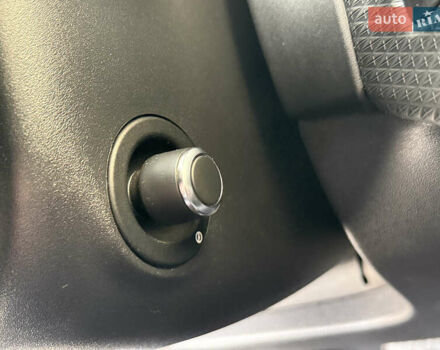 Черный Ленд Ровер Рендж Ровер Велар, объемом двигателя 2 л и пробегом 90 тыс. км за 39999 $, фото 88 на Automoto.ua