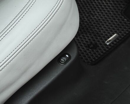 Черный Ленд Ровер Рендж Ровер Велар, объемом двигателя 2 л и пробегом 136 тыс. км за 49999 $, фото 47 на Automoto.ua