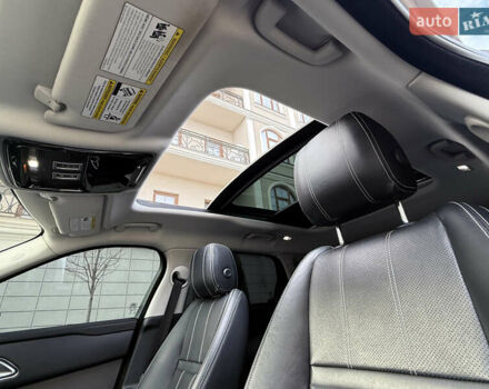 Черный Ленд Ровер Рендж Ровер Велар, объемом двигателя 2 л и пробегом 90 тыс. км за 39999 $, фото 123 на Automoto.ua