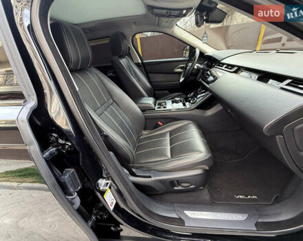 Черный Ленд Ровер Рендж Ровер Велар, объемом двигателя 2 л и пробегом 90 тыс. км за 39999 $, фото 52 на Automoto.ua