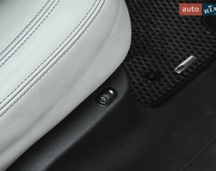 Черный Ленд Ровер Рендж Ровер Велар, объемом двигателя 2 л и пробегом 136 тыс. км за 53000 $, фото 47 на Automoto.ua