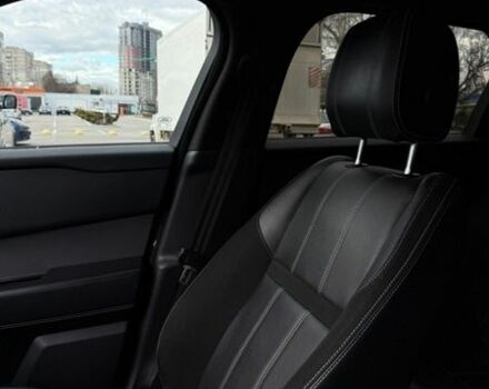 Чорний Ленд Ровер Рендж Ровер Велар, об'ємом двигуна 2 л та пробігом 105 тис. км за 36500 $, фото 17 на Automoto.ua