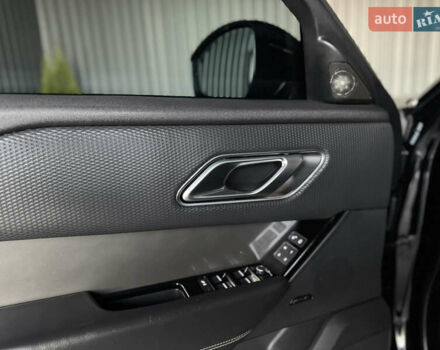 Черный Ленд Ровер Рендж Ровер Велар, объемом двигателя 2 л и пробегом 112 тыс. км за 39999 $, фото 14 на Automoto.ua