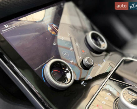 Черный Ленд Ровер Рендж Ровер Велар, объемом двигателя 2 л и пробегом 90 тыс. км за 39999 $, фото 89 на Automoto.ua