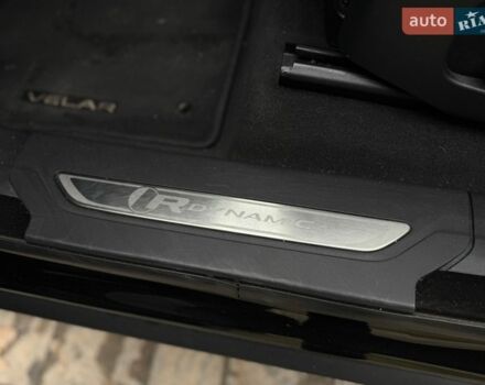 Черный Ленд Ровер Рендж Ровер Велар, объемом двигателя 2 л и пробегом 60 тыс. км за 39500 $, фото 29 на Automoto.ua
