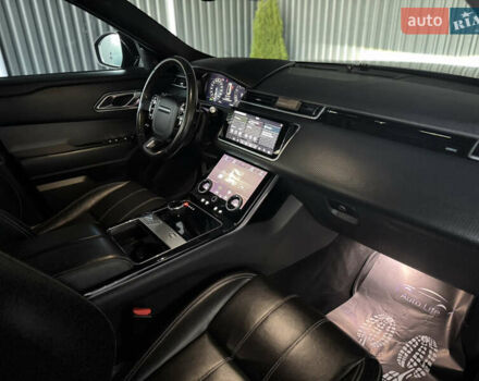Черный Ленд Ровер Рендж Ровер Велар, объемом двигателя 2 л и пробегом 112 тыс. км за 39999 $, фото 10 на Automoto.ua
