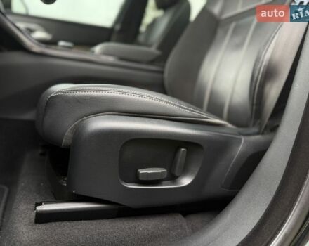 Черный Ленд Ровер Рендж Ровер Велар, объемом двигателя 2 л и пробегом 60 тыс. км за 39500 $, фото 30 на Automoto.ua