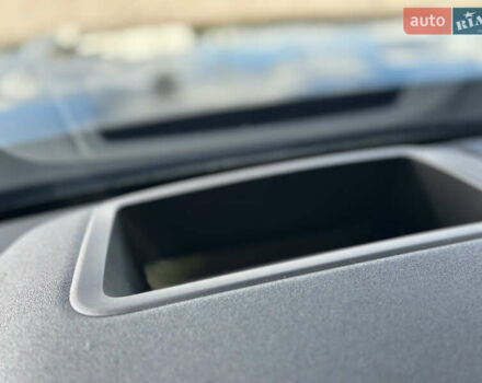 Чорний Ленд Ровер Рендж Ровер Велар, об'ємом двигуна 2 л та пробігом 83 тис. км за 32900 $, фото 30 на Automoto.ua