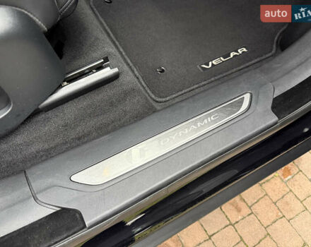 Черный Ленд Ровер Рендж Ровер Велар, объемом двигателя 2.99 л и пробегом 129 тыс. км за 44900 $, фото 122 на Automoto.ua