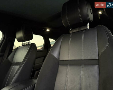 Черный Ленд Ровер Рендж Ровер Велар, объемом двигателя 3 л и пробегом 70 тыс. км за 45000 $, фото 15 на Automoto.ua