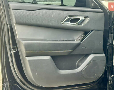 Черный Ленд Ровер Рендж Ровер Велар, объемом двигателя 2 л и пробегом 112 тыс. км за 34999 $, фото 24 на Automoto.ua