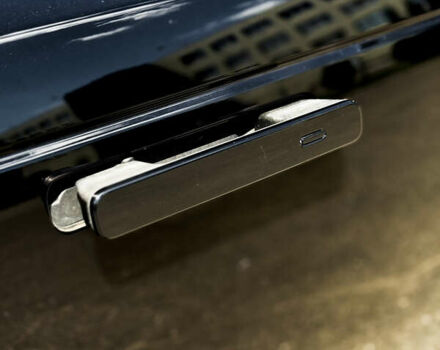 Чорний Ленд Ровер Рендж Ровер Велар, об'ємом двигуна 2 л та пробігом 82 тис. км за 35400 $, фото 10 на Automoto.ua